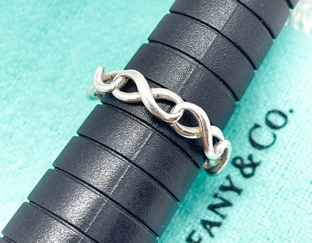 Tiffany & Co Sterling Silver Infinity Link Band Ring Size 5.25